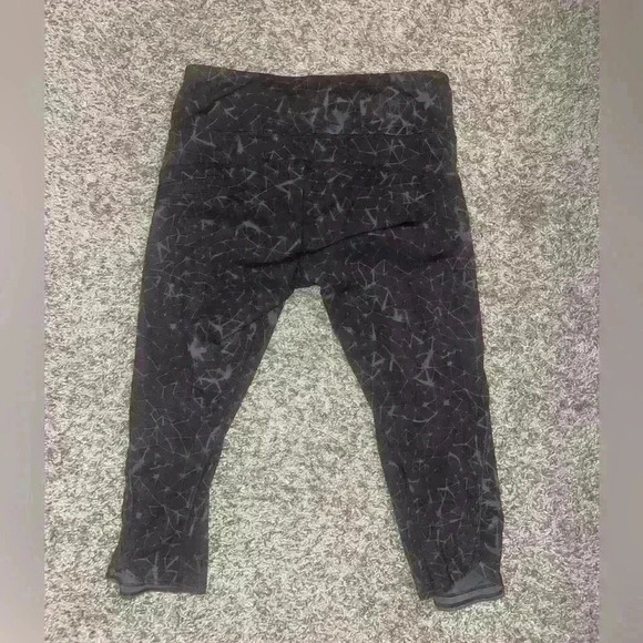 Lululemon Run: Top Speed Crop *Full-On Luxtreme
Star Crushed Coal Black size 6 - Picture 10 of 14